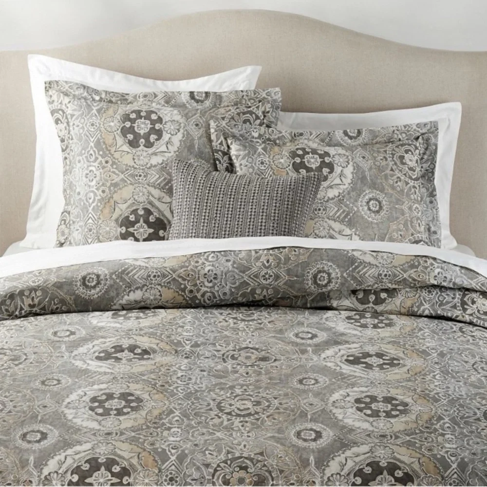 Like new Pottery Barn Jacquelyn Medallion Organic Sateen Duvet Cover & shams